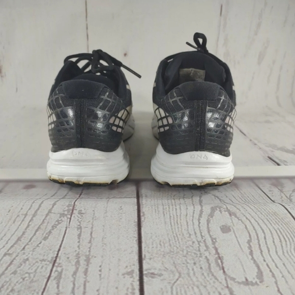 Brooks Launch 3
Running Shoes Black Athletic - Picture 3 of 6